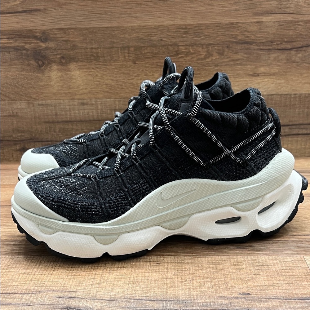 Nike Black and White Athletic Shoes NIKE AIR MAX FLYKNIT VENTURE BRAND NEW